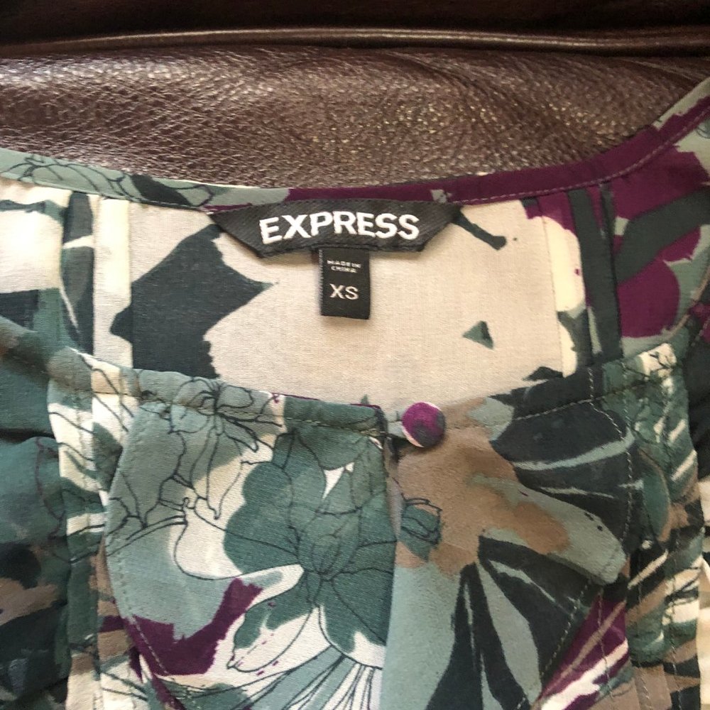 Express Floral Top with Ruffle - Picture 6 of 6